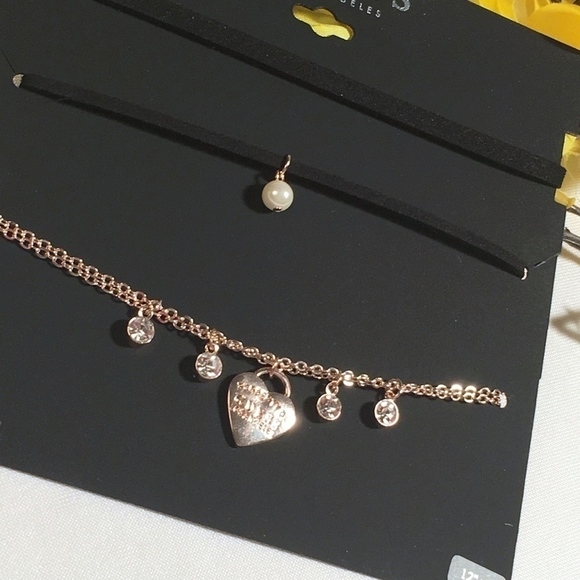 3/$29! GUESS Layered Choker Necklace Pearl Suede - Picture 7 of 7